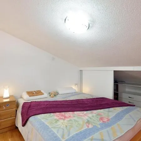 House For 11 Persons In With Sea View, Terrace, Air Conditioning, Wifi 3486-4 * Medulin