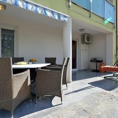 House For 11 Persons In With Sea View, Terrace, Air Conditioning, Wifi 3486-4 Medulin