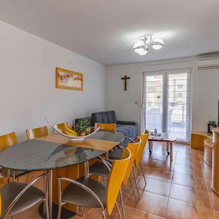 Hébergement de vacances House For 11 Persons In With Sea View, Terrace, Air Conditioning, Wifi 3486-4 Medulin