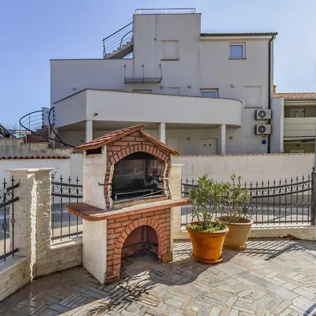 House For 11 Persons In With Sea View, Terrace, Air Conditioning, Wifi 3486-4 * Medulin