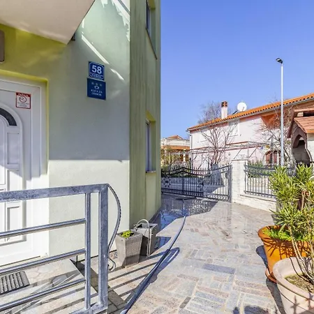 House For 11 Persons In With Sea View, Terrace, Air Conditioning, Wifi 3486-4 Hébergement de vacances Medulin