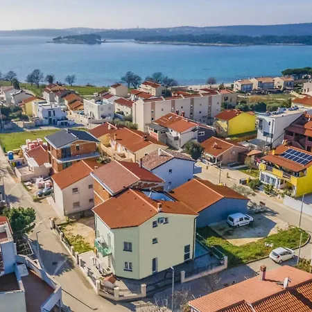 Holiday home House For 11 Persons In With Sea View, Terrace, Air Conditioning, Wifi 3486-4 Medulin