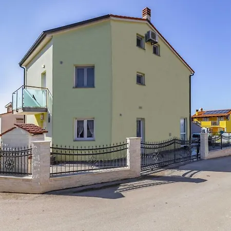 House For 11 Persons In With Sea View, Terrace, Air Conditioning, Wifi 3486-4 Hébergement de vacances Medulin