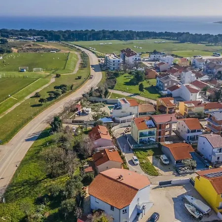 House For 11 Persons In With Sea View, Terrace, Air Conditioning, Wifi 3486-4 Medulin